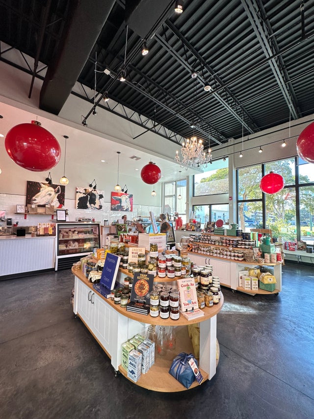 COLLECTIONS ARTISAN CHEESE COMPANY